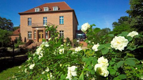 rosengarten-gutshaus-gottin