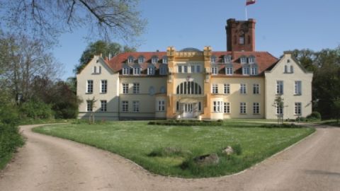 kopie-von-schloss_frontal