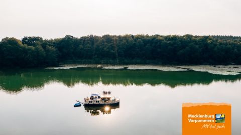 Embedded thumbnail for Urlaub auf dem Hausboot in der Mecklenburgischen Seenplatte